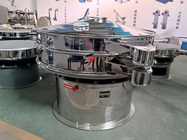 超声波振动筛筛分过程中物料特性如何影响性能？