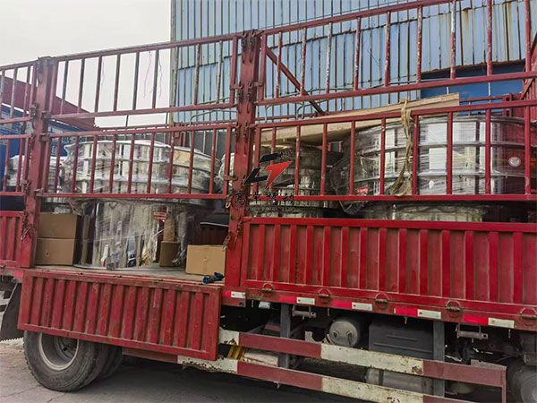 助力产业升级，4台1.8米全不锈钢旋振筛顺利发货