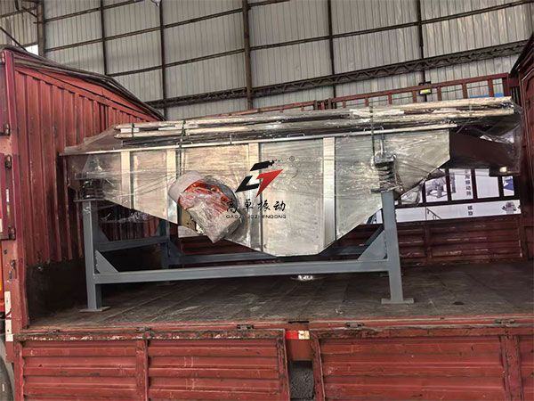 1030型胶粉直排式直线筛今日发往江苏